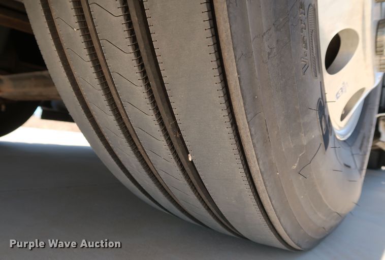 image for item IY9079 2016 Volvo VNL  semi truck