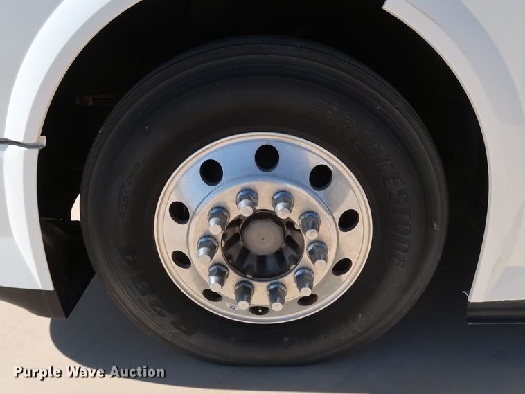 image for item IY9079 2016 Volvo VNL  semi truck