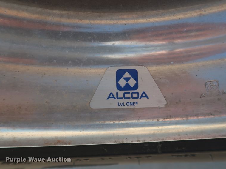 image for item IY9079 2016 Volvo VNL  semi truck