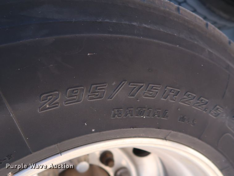 image for item IY9079 2016 Volvo VNL  semi truck