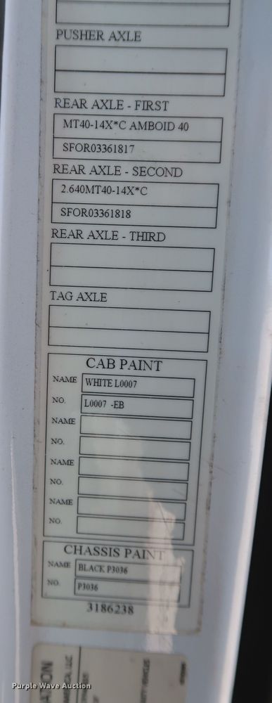 image for item IY9079 2016 Volvo VNL  semi truck