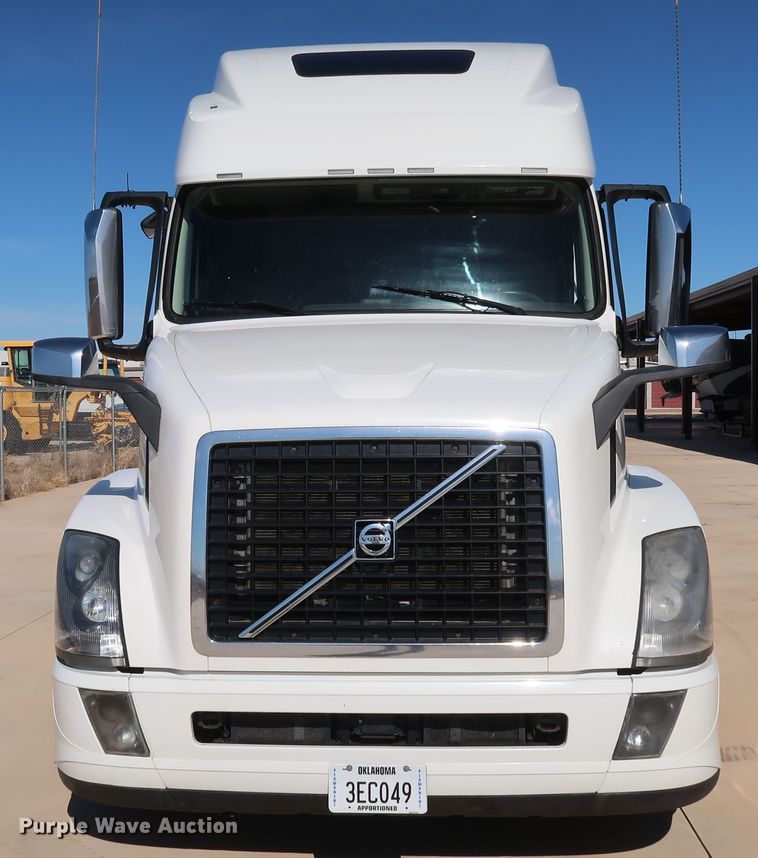 image for item IY9080 2016 Volvo VNL  semi truck