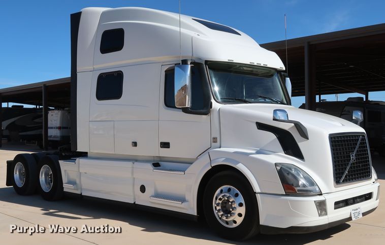 image for item IY9080 2016 Volvo VNL  semi truck