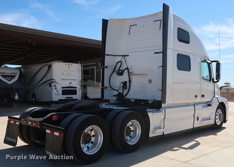 image for item IY9080 2016 Volvo VNL  semi truck