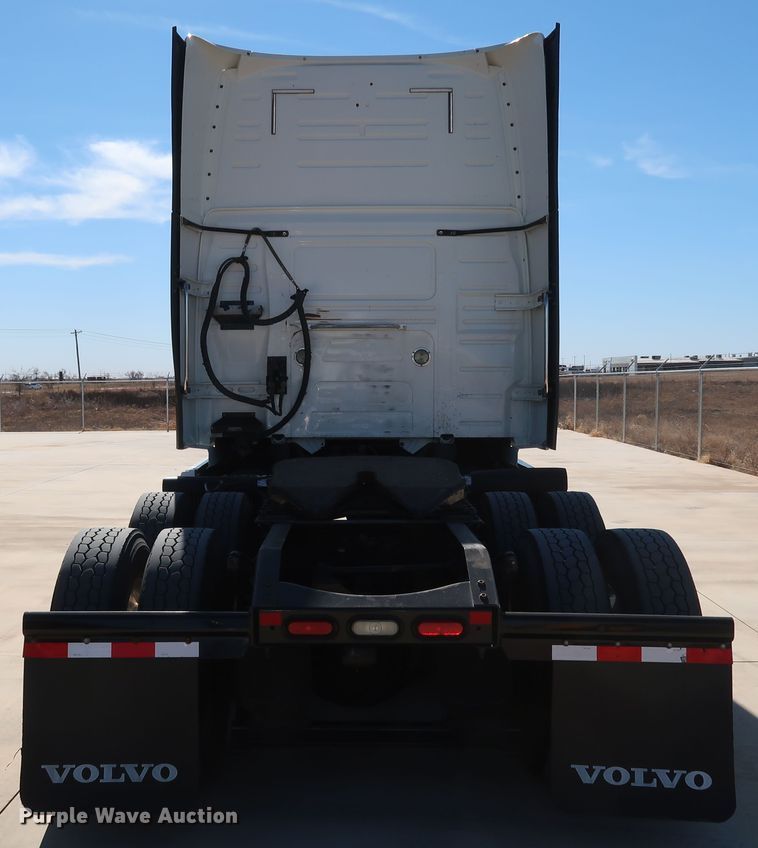 image for item IY9080 2016 Volvo VNL  semi truck