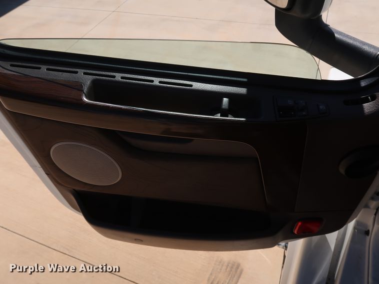 image for item IY9080 2016 Volvo VNL  semi truck