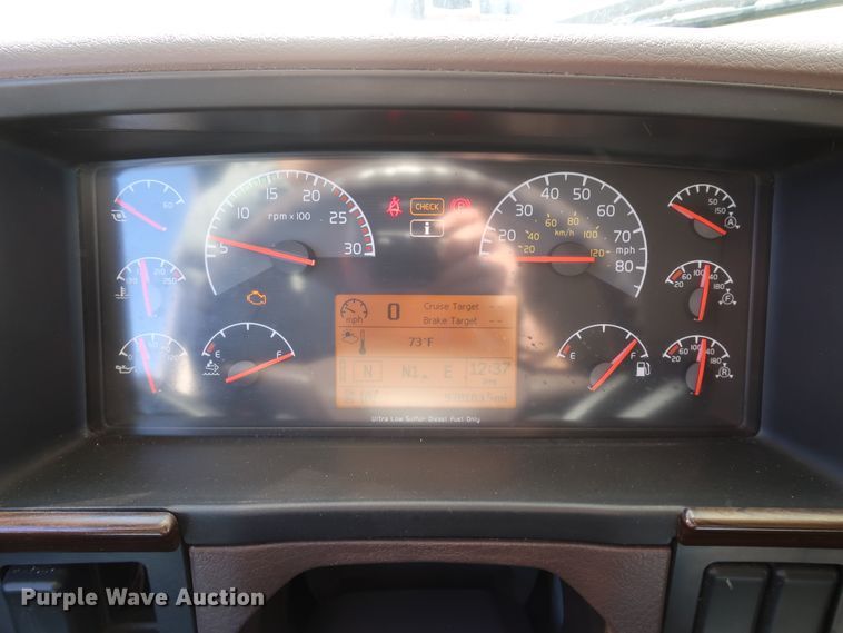 image for item IY9080 2016 Volvo VNL  semi truck