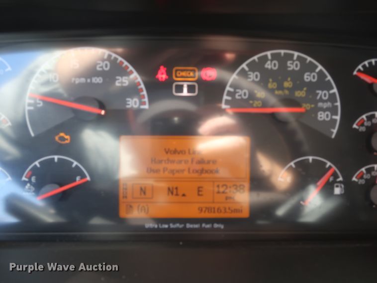 image for item IY9080 2016 Volvo VNL  semi truck