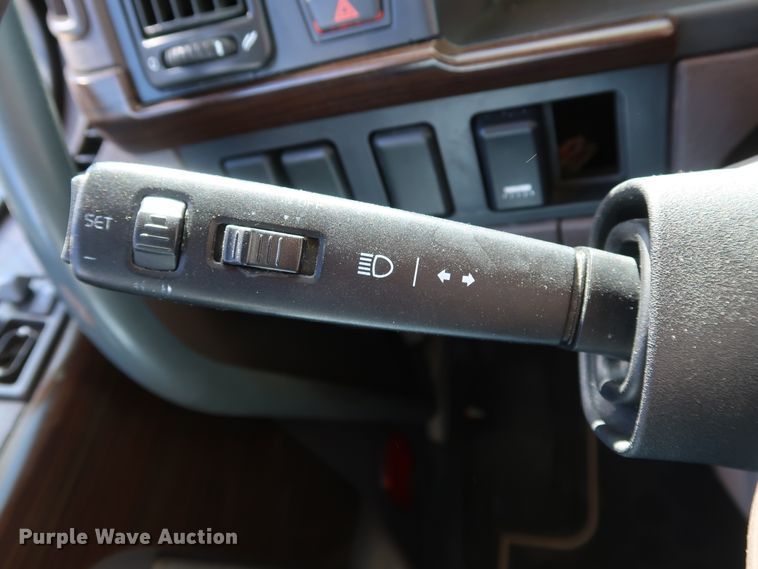 image for item IY9080 2016 Volvo VNL  semi truck