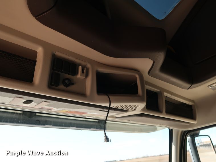 image for item IY9080 2016 Volvo VNL  semi truck