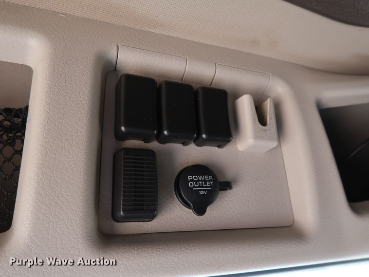 image for item IY9080 2016 Volvo VNL  semi truck