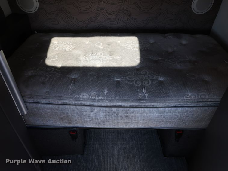 image for item IY9080 2016 Volvo VNL  semi truck