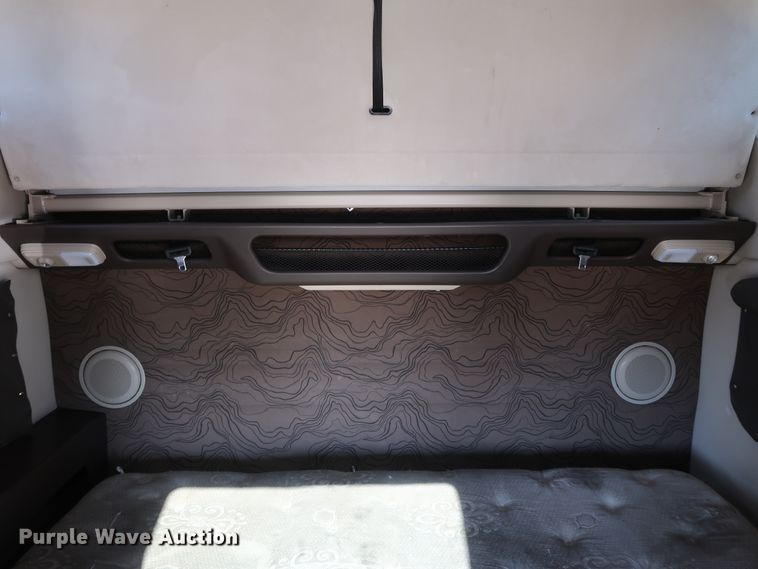 image for item IY9080 2016 Volvo VNL  semi truck