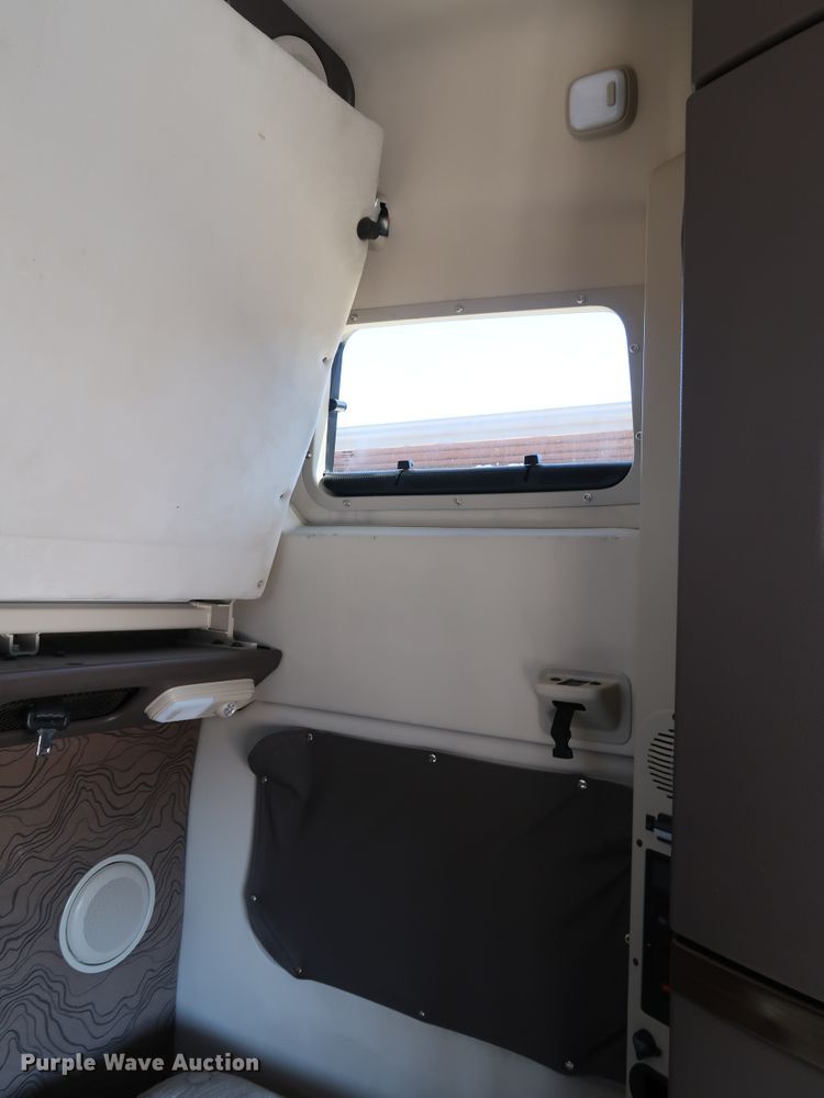 image for item IY9080 2016 Volvo VNL  semi truck