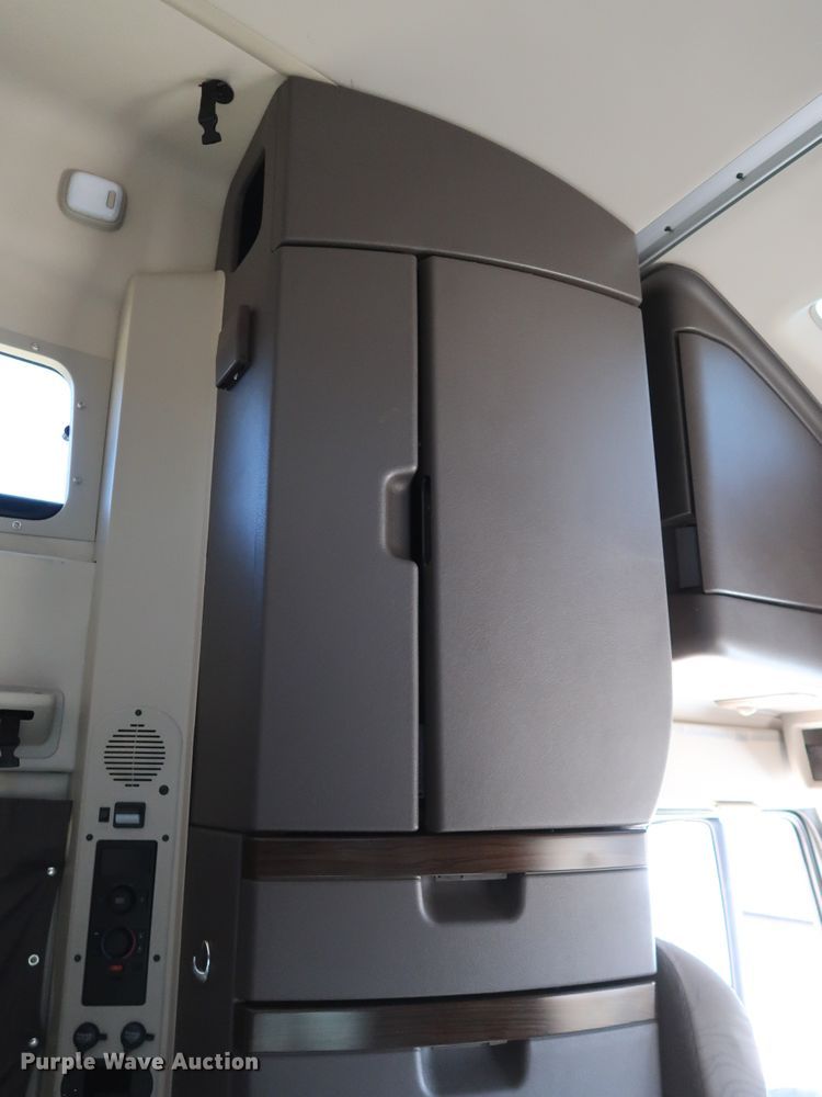 image for item IY9080 2016 Volvo VNL  semi truck