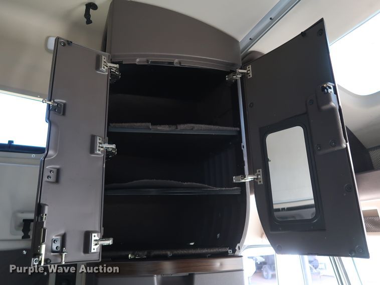 image for item IY9080 2016 Volvo VNL  semi truck