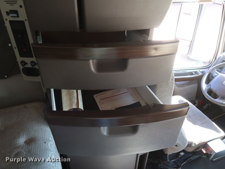 image for item IY9080 2016 Volvo VNL  semi truck