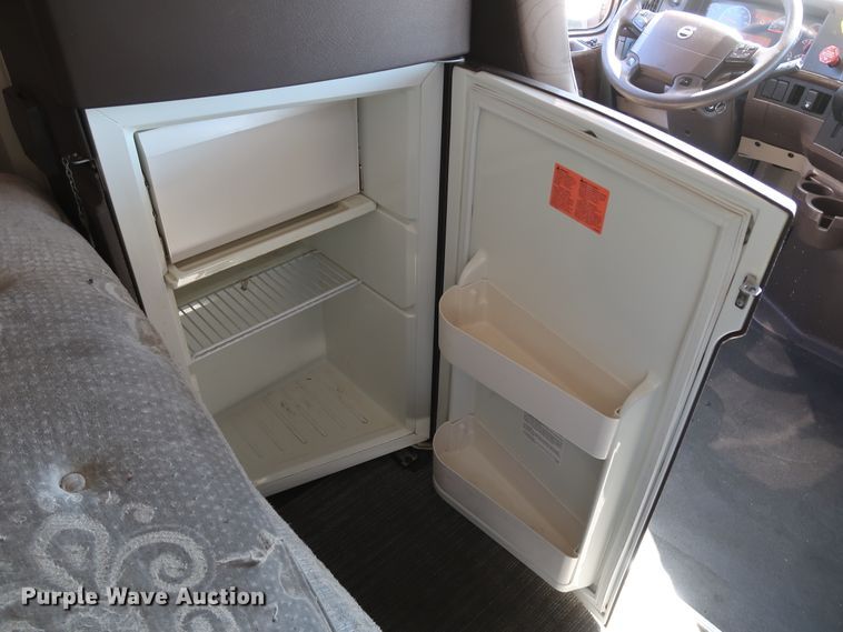 image for item IY9080 2016 Volvo VNL  semi truck