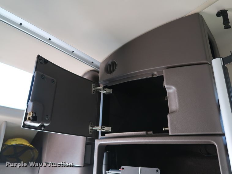 image for item IY9080 2016 Volvo VNL  semi truck