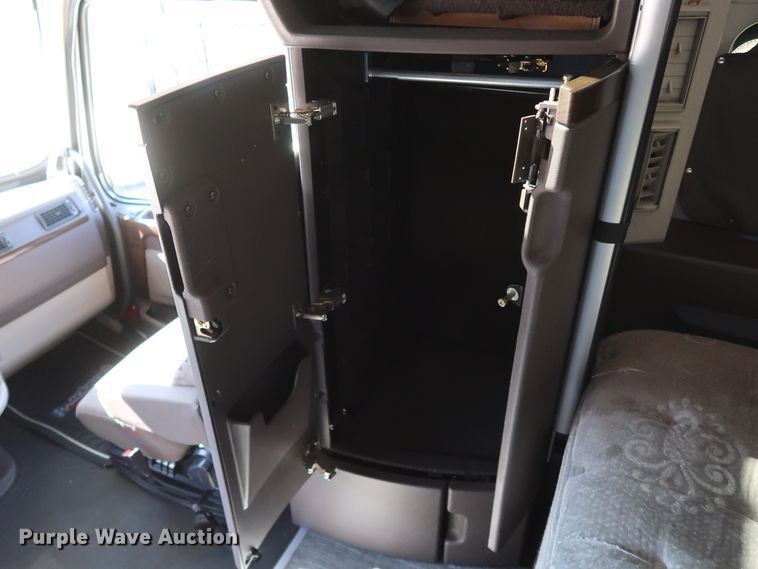 image for item IY9080 2016 Volvo VNL  semi truck