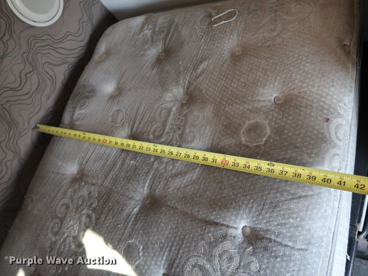 image for item IY9080 2016 Volvo VNL  semi truck