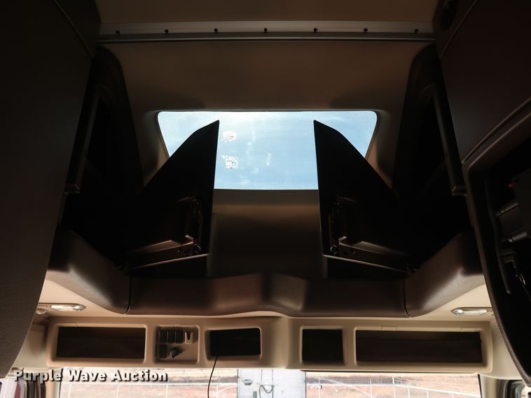 image for item IY9080 2016 Volvo VNL  semi truck