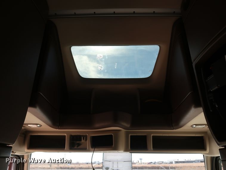 image for item IY9080 2016 Volvo VNL  semi truck