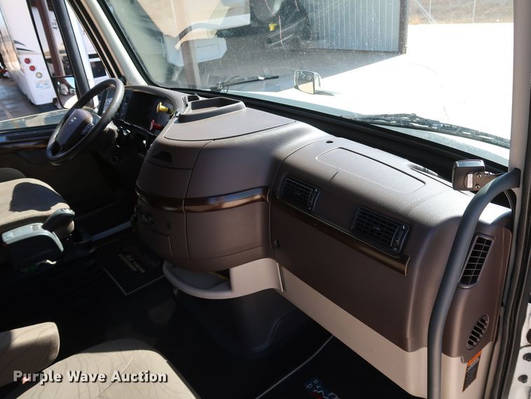 image for item IY9080 2016 Volvo VNL  semi truck