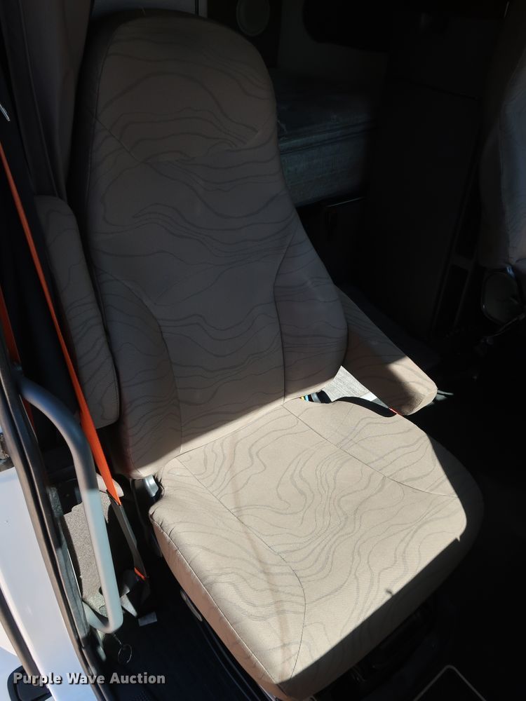 image for item IY9080 2016 Volvo VNL  semi truck