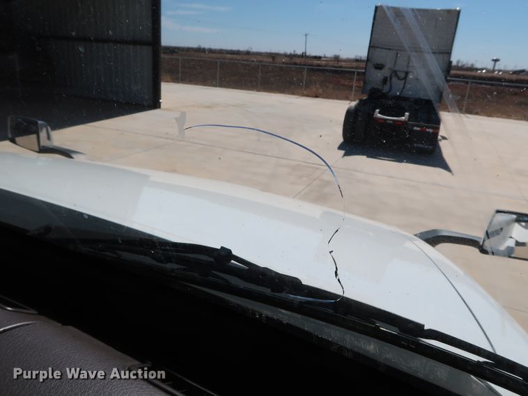 image for item IY9080 2016 Volvo VNL  semi truck