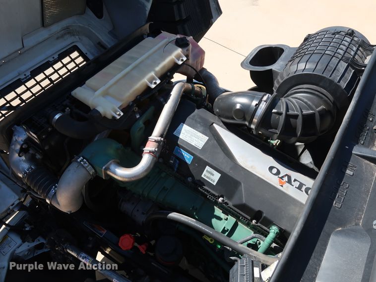 image for item IY9080 2016 Volvo VNL  semi truck