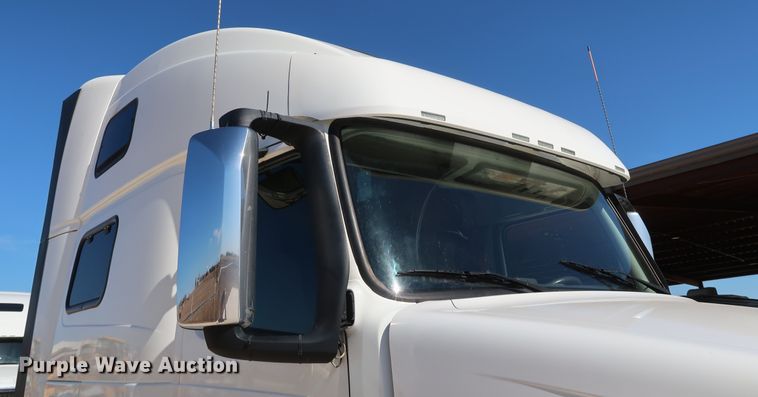 image for item IY9080 2016 Volvo VNL  semi truck