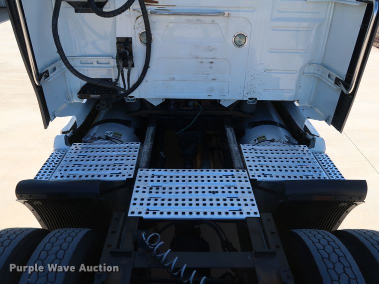 image for item IY9080 2016 Volvo VNL  semi truck