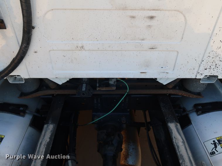 image for item IY9080 2016 Volvo VNL  semi truck