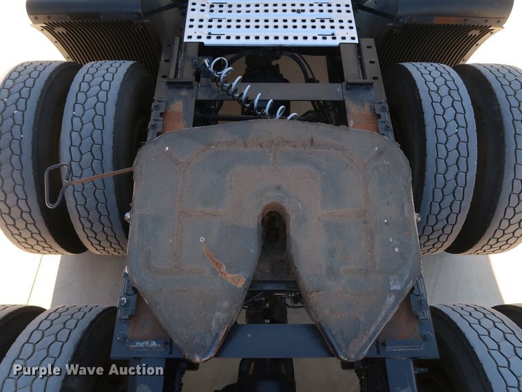 image for item IY9080 2016 Volvo VNL  semi truck