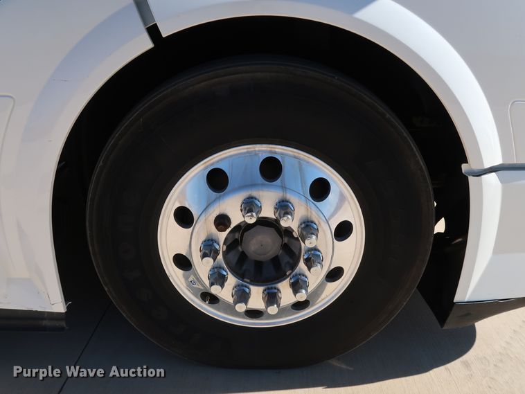 image for item IY9080 2016 Volvo VNL  semi truck