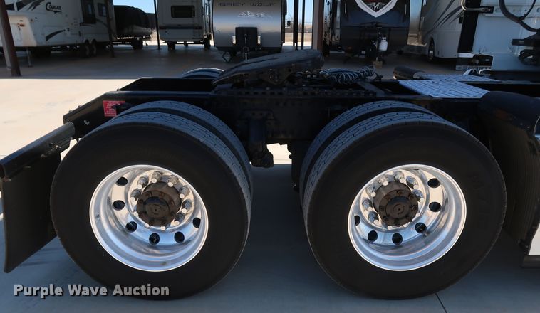 image for item IY9080 2016 Volvo VNL  semi truck