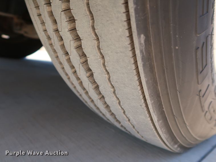 image for item IY9080 2016 Volvo VNL  semi truck