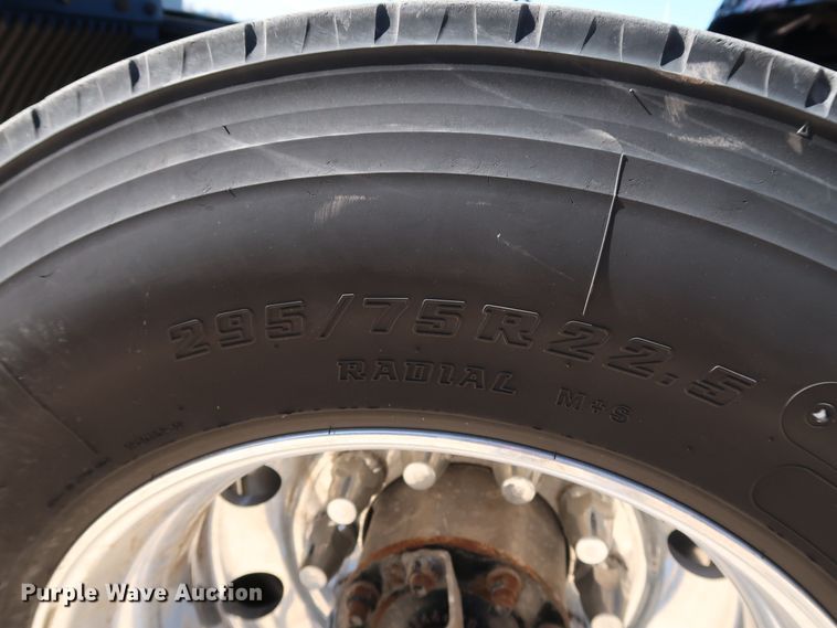 image for item IY9080 2016 Volvo VNL  semi truck