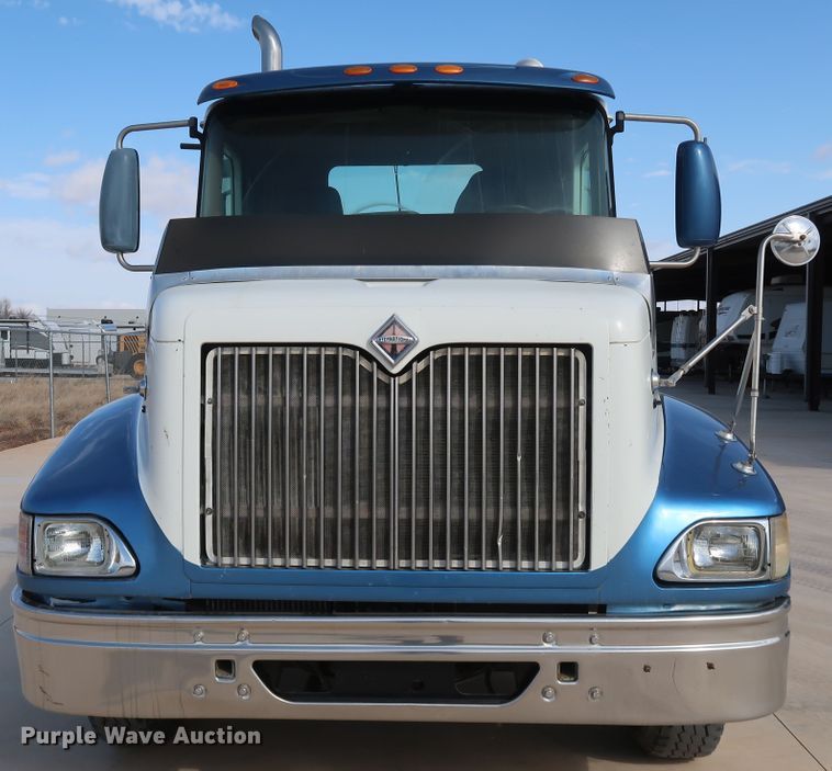 image for item IY9106 2006 International 9400i  semi truck