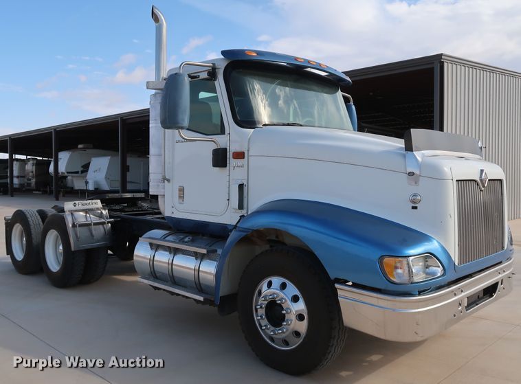 image for item IY9106 2006 International 9400i  semi truck