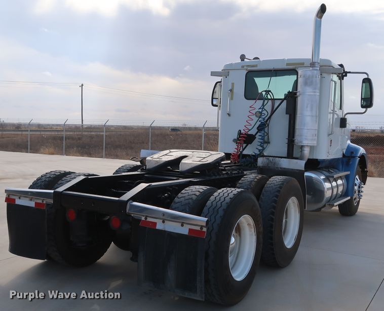 image for item IY9106 2006 International 9400i  semi truck