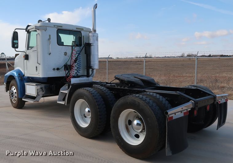 image for item IY9106 2006 International 9400i  semi truck