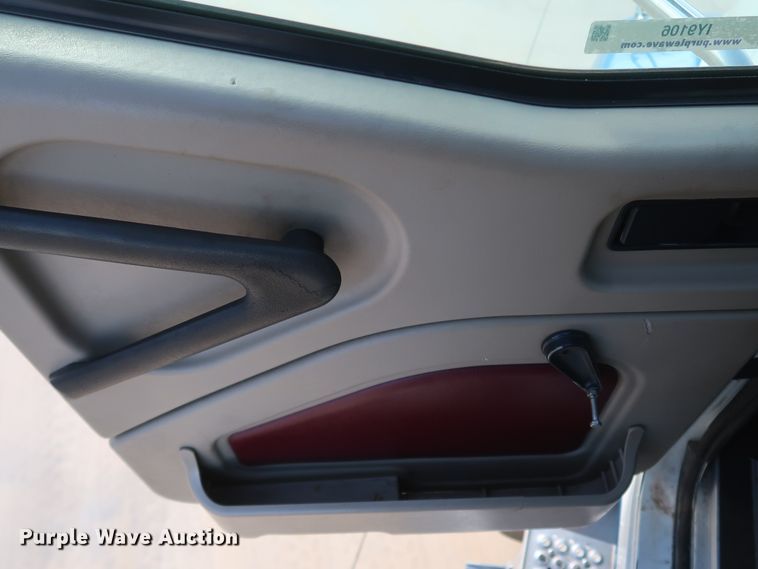 image for item IY9106 2006 International 9400i  semi truck