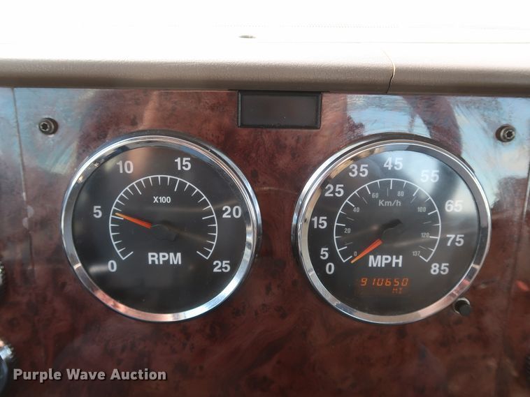 image for item IY9106 2006 International 9400i  semi truck