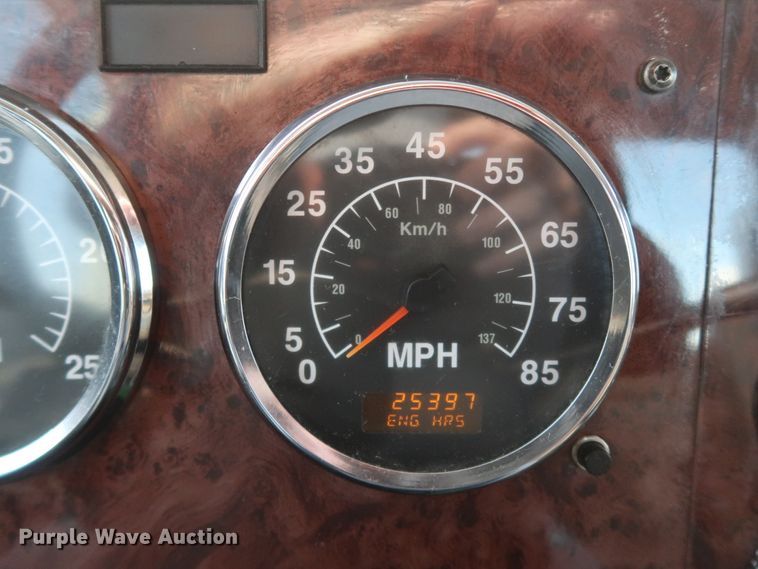 image for item IY9106 2006 International 9400i  semi truck