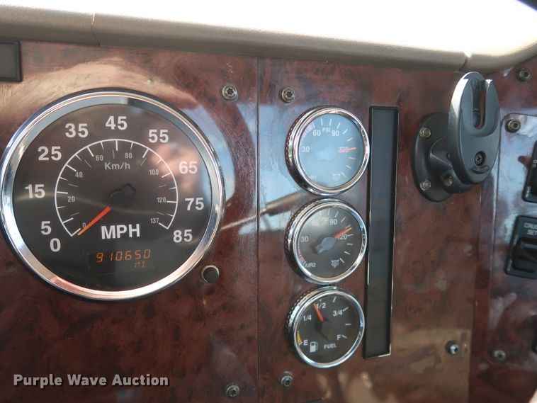 image for item IY9106 2006 International 9400i  semi truck