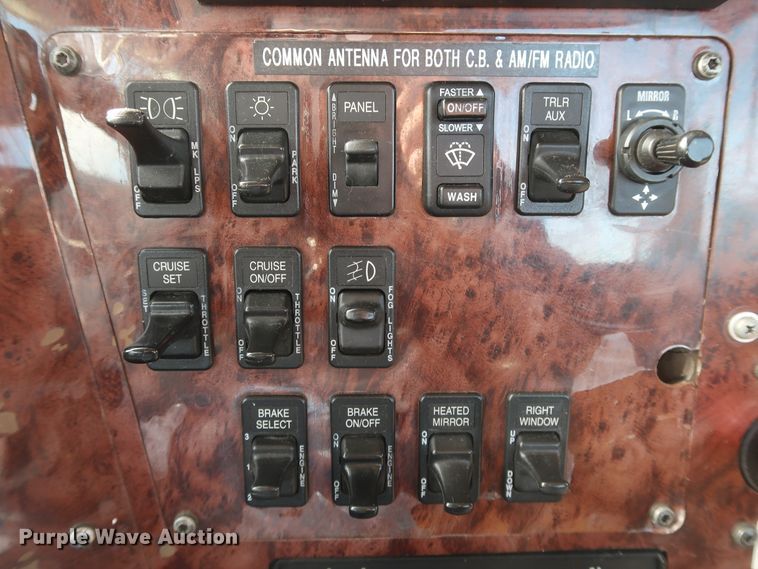 image for item IY9106 2006 International 9400i  semi truck