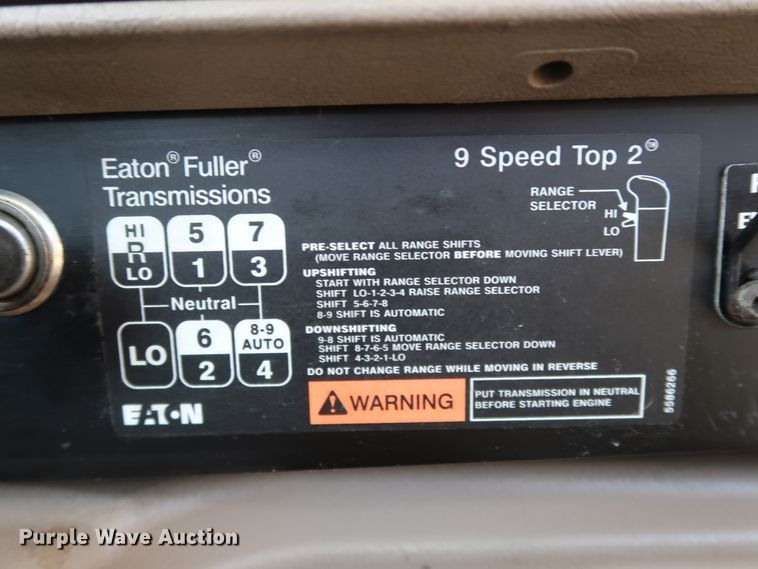 image for item IY9106 2006 International 9400i  semi truck