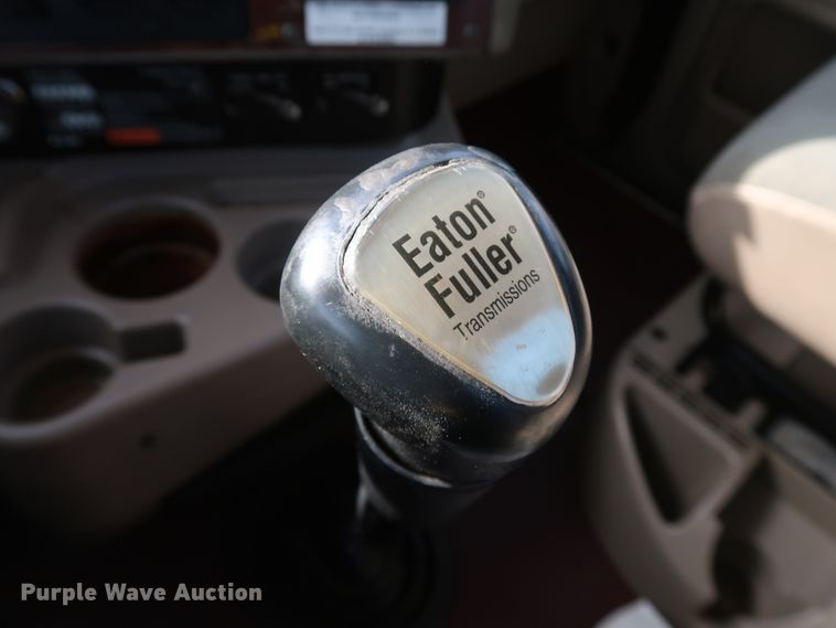 image for item IY9106 2006 International 9400i  semi truck